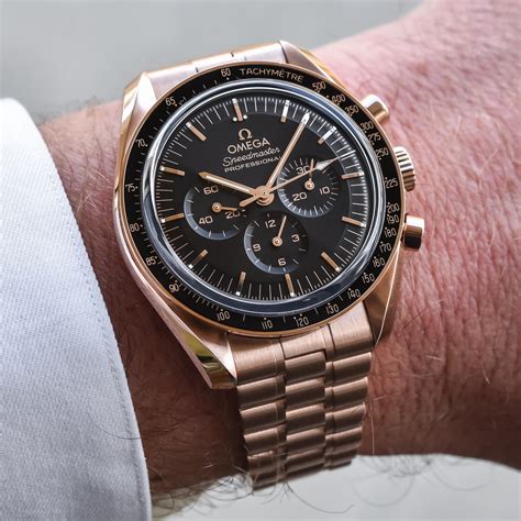 omega speedmaster moonwatch sedna gold.